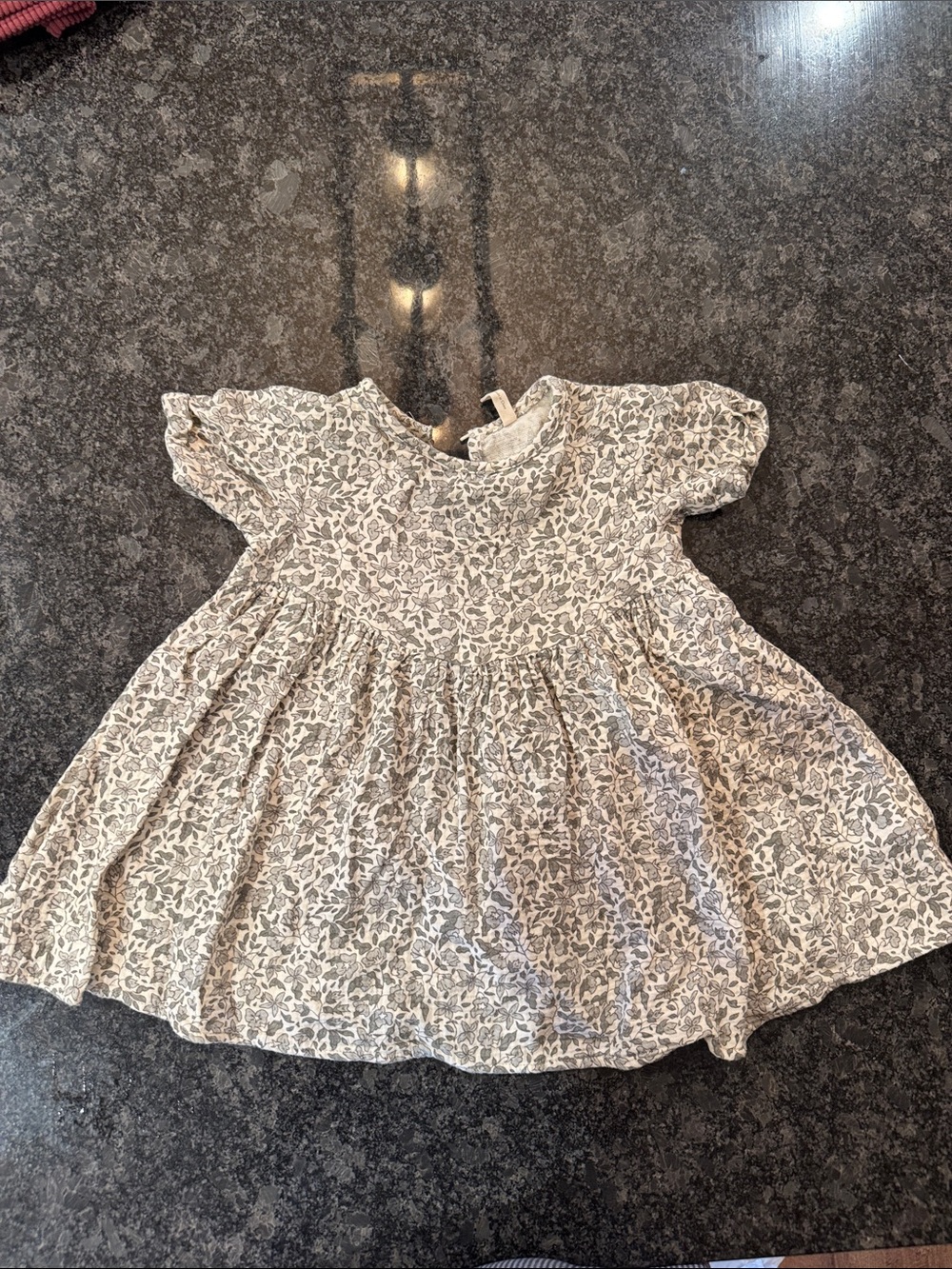 Quincy Mae Cream and Gray Floral Short-Sleeve Dress